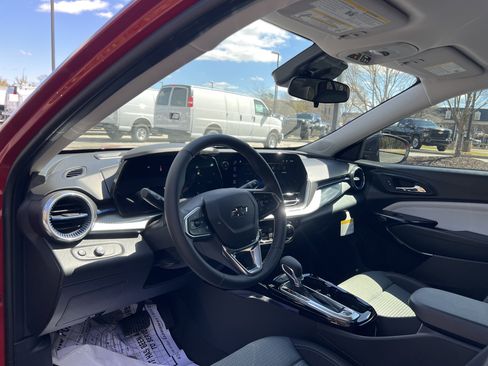 New 2026 Chevrolet Trax LT w/ Midnight Edition image 17