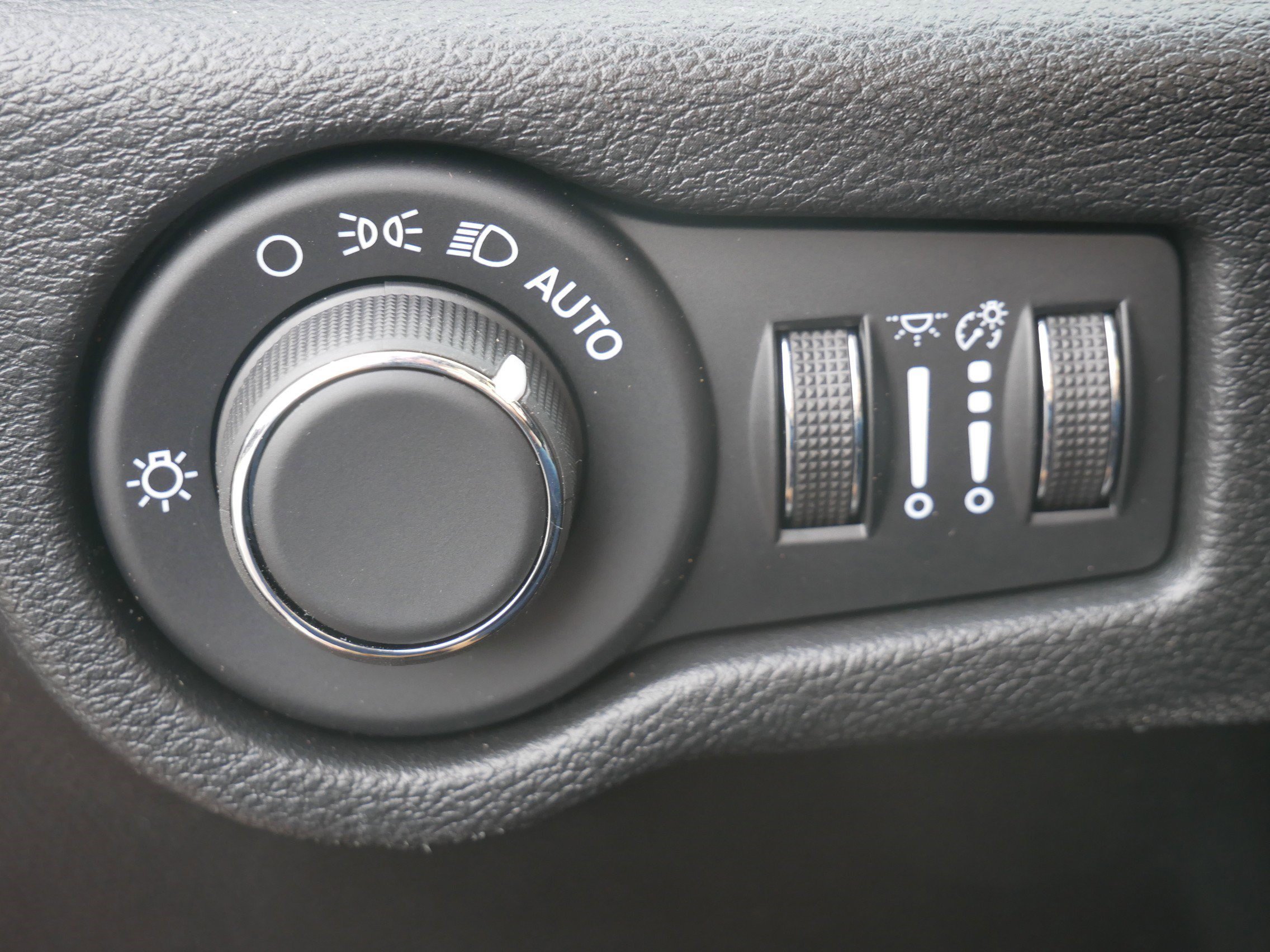 New 2027 Chrysler Pacifica Select FWD image 14
