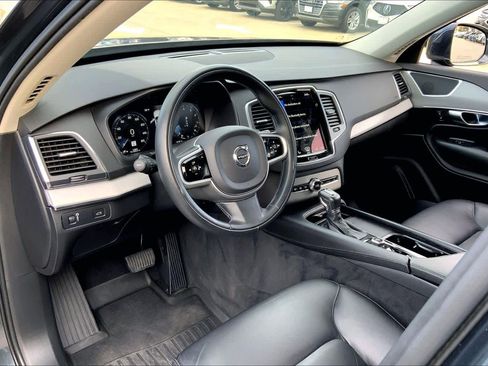 Used 2021 Volvo XC90 T5 Momentum w/ Protection Package Premier image 17