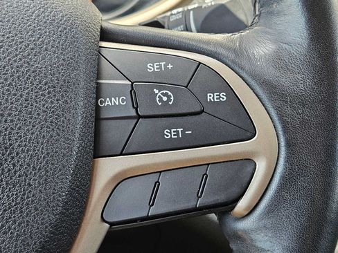 Used 2016 Jeep Cherokee Limited FWD image 18
