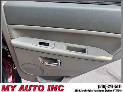 Used 2009 Jeep Grand Cherokee Laredo AWD/4WD image 32