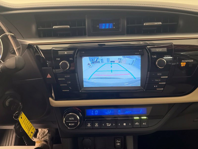 Used 2015 Toyota Corolla LE FWD image 29