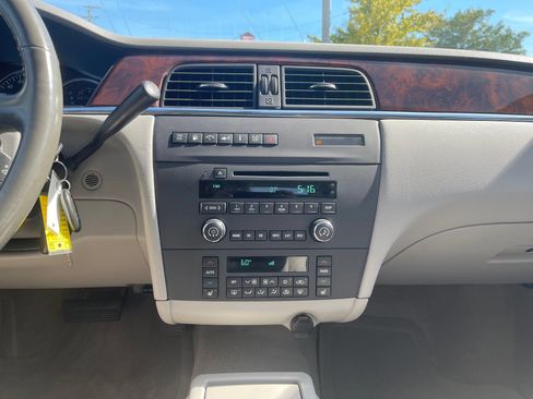 Used 2009 Buick LaCrosse CX FWD image 11