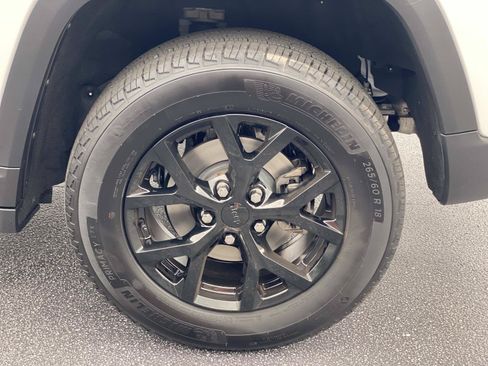 Used 2024 Jeep Grand Cherokee Altitude AWD/4WD image 15