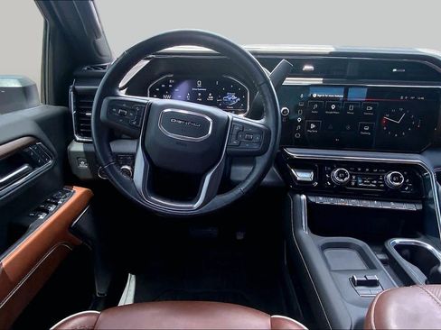 Certified 2025 GMC Sierra 2500 Denali Ultimate AWD/4WD image 6