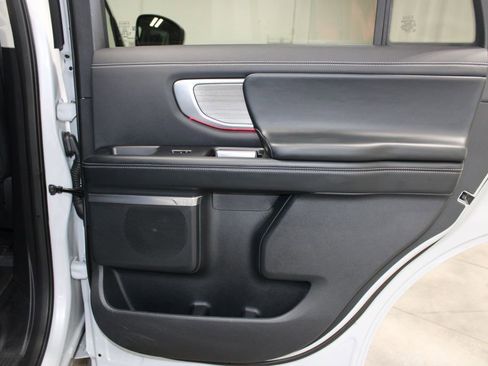 Used 2025 Ford Expedition Platinum image 38