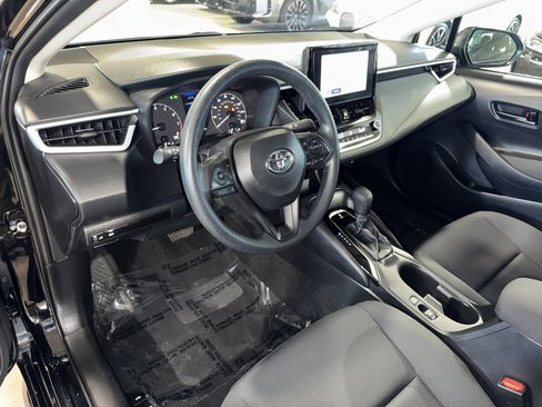 Used 2025 Toyota Corolla LE image 19