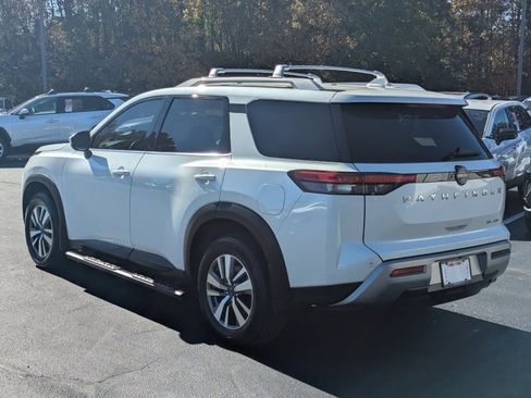 Used 2023 Nissan Pathfinder SL image 5