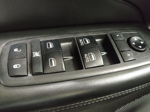 Used 2018 Jeep Grand Cherokee Limited w/ Luxury Group II image 27