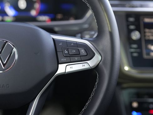 Used 2023 Volkswagen Tiguan SE R-Line image 21