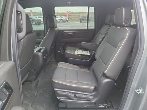New 2025 Chevrolet Suburban Premier image 24