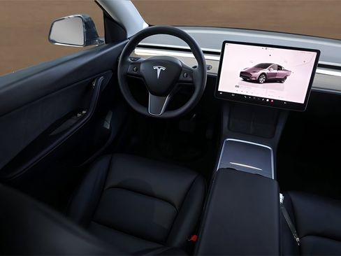 Used 2022 Tesla Model Y Long Range image 23