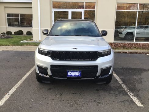 New 2025 Jeep Grand Cherokee L Limited image 2