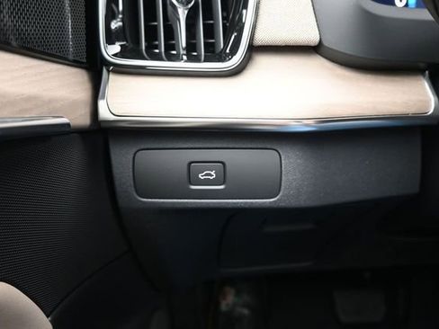 New 2026 Volvo XC90 B6 Plus w/ Protection Package Premier AWD/4WD image 30