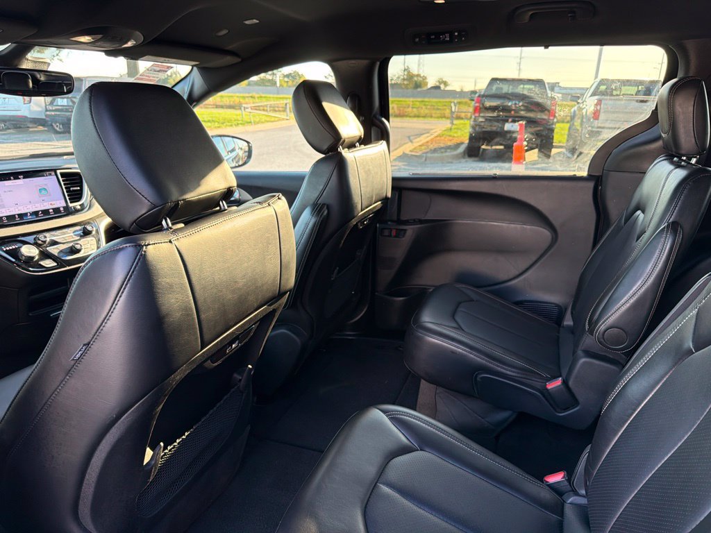 Used 2025 Chrysler Pacifica Select FWD image 18