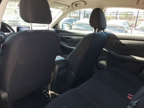 Used 2025 Nissan Sentra S FWD image 9