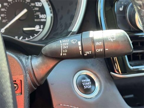 Used 2021 Toyota Highlander XLE image 30