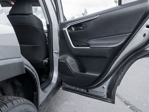 Used 2021 Toyota RAV4 LE image 28