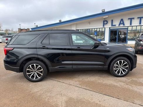 Used 2025 Ford Explorer ST-Line AWD/4WD image 8
