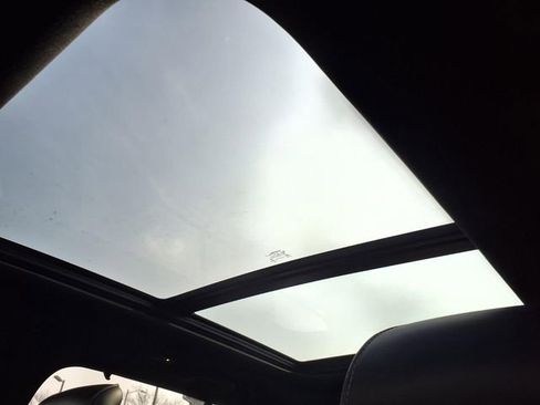 Used 2022 Jeep Grand Cherokee Overland w/ Luxury Tech Group IV image 8