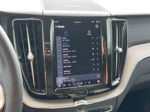 Certified 2022 Volvo XC60 B5 Inscription w/ Advanced Package image 22