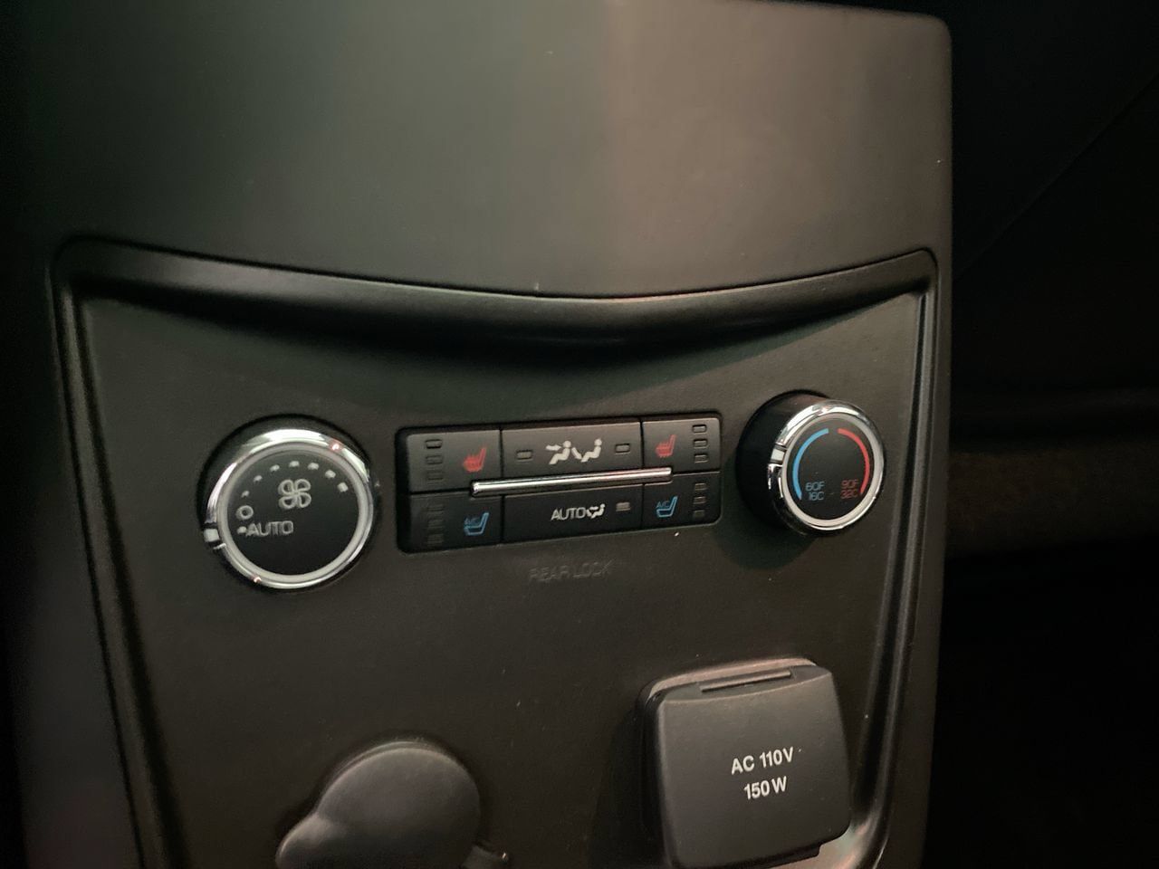 Used 2015 Lincoln MKT AWD image 27