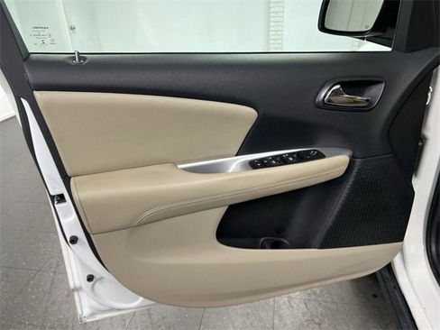 Used 2016 Dodge Journey SE w/ Flexible Seating Group image 20