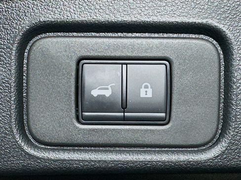 Used 2025 Nissan Pathfinder SL AWD/4WD image 30
