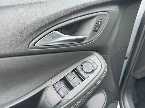 Used 2025 Buick Encore GX Preferred FWD image 19