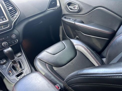 Used 2021 Jeep Cherokee Trailhawk w/ Comfort/Convenience Group image 18