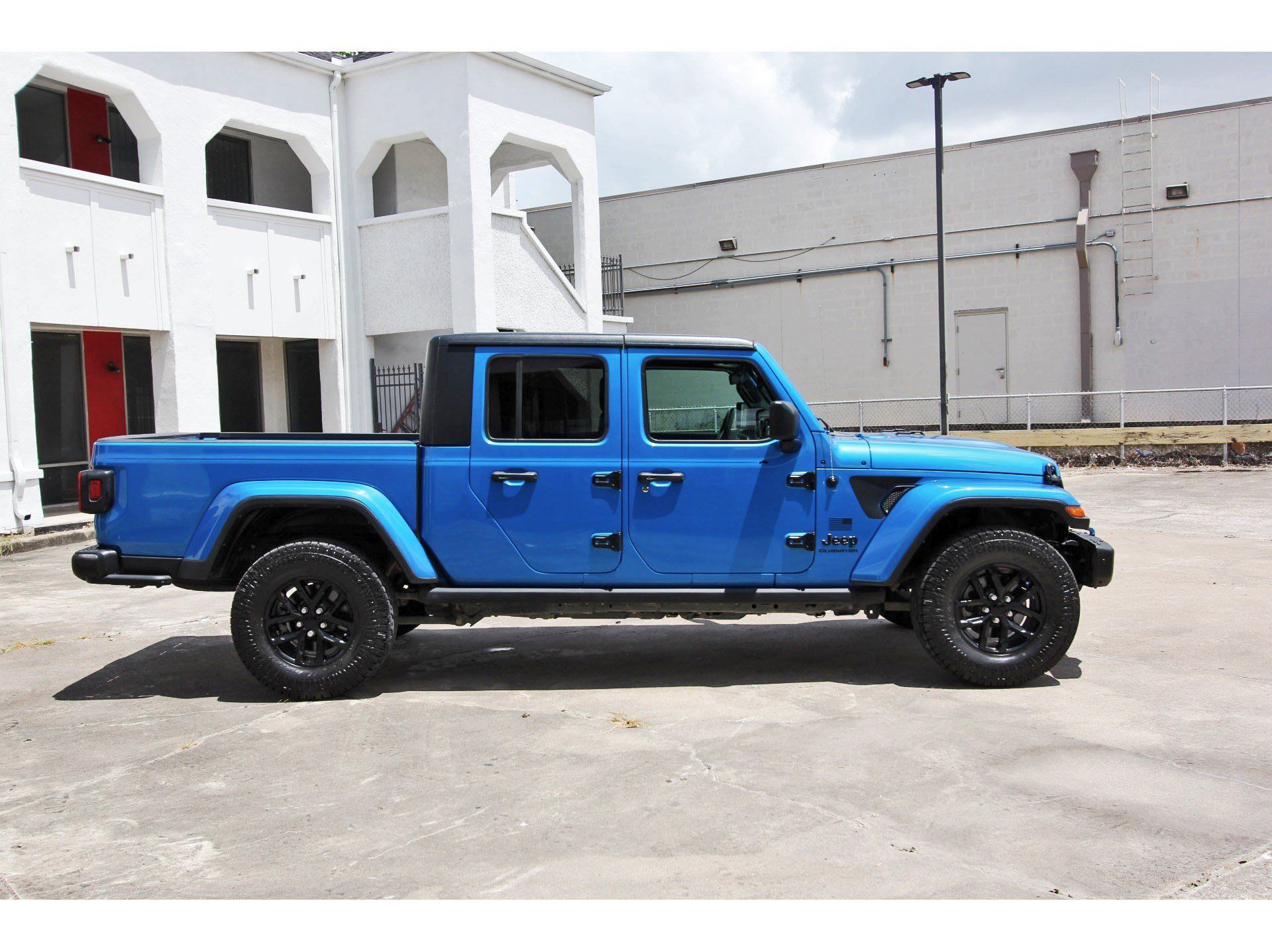 Used 2023 Jeep Gladiator Sport AWD/4WD image 4