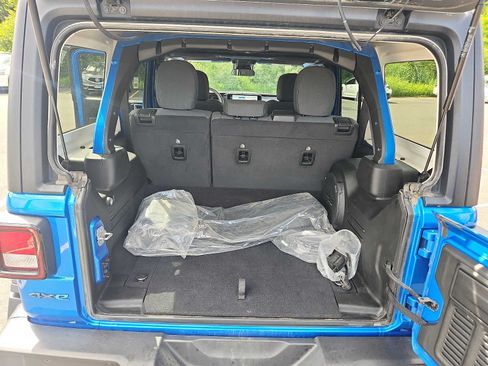 Used 2024 Jeep Wrangler Unlimited AWD/4WD image 28