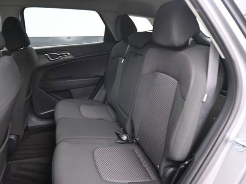 Used 2025 Kia Sportage LX image 23