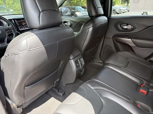 Used 2019 Jeep Cherokee Limited w/ Luxury Group AWD/4WD image 16