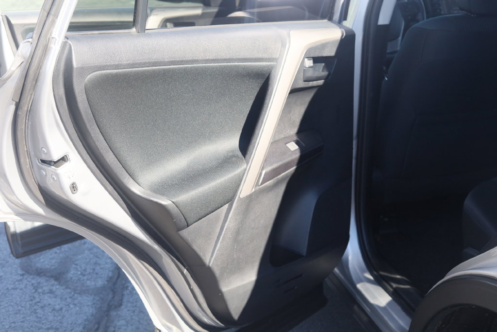 Used 2016 Toyota RAV4 LE AWD/4WD image 26