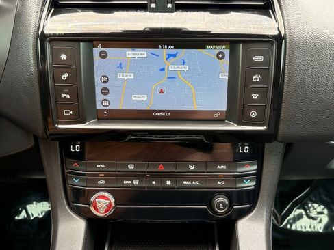 Used 2018 Jaguar F-PACE Premium image 39