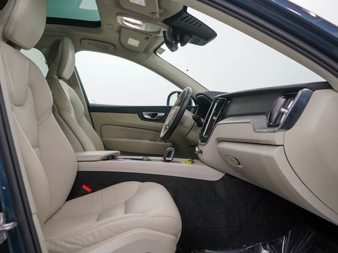 Used 2024 Volvo XC60 B5 Plus image 10