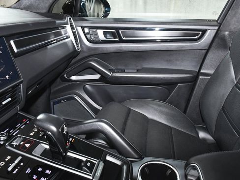 Used 2023 Porsche Cayenne GTS image 52