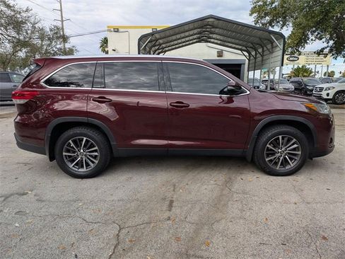 Used 2019 Toyota Highlander XLE image 4