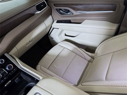 Used 2021 GMC Yukon Denali w/ Denali Premium Package image 23