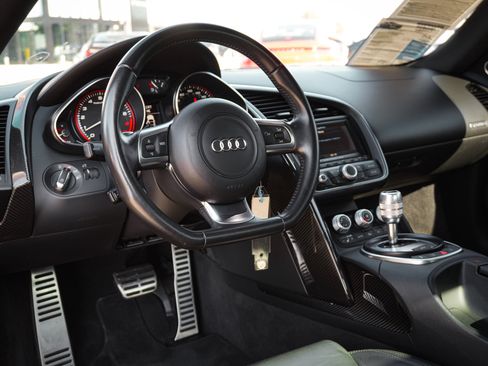 Used 2010 Audi R8 V10 image 19