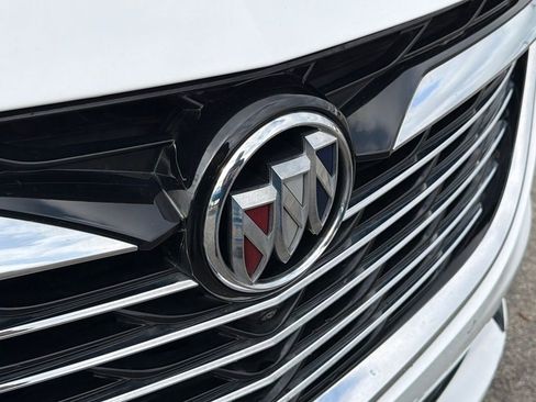 Used 2024 Buick Enclave Premium image 9