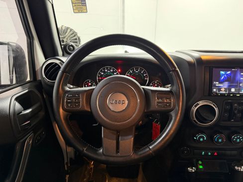 Used 2014 Jeep Wrangler Unlimited Sahara image 8