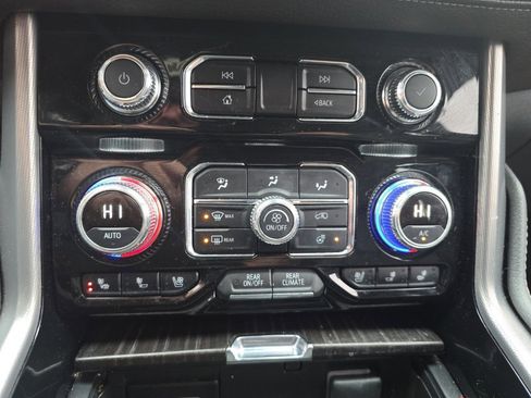 Used 2024 GMC Yukon XL Denali w/ Denali Reserve Package image 10