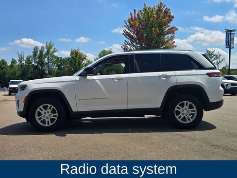 Used 2023 Jeep Grand Cherokee Laredo w/ Luxury Tech Group I AWD/4WD image 5