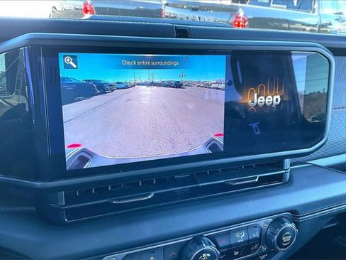 Used 2025 Jeep Gladiator Rubicon w/ Convenience Group image 23