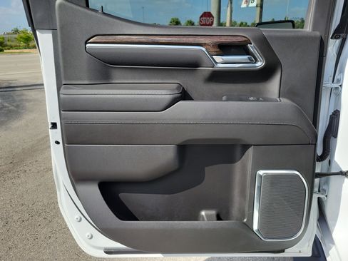 Used 2022 GMC Sierra 1500 Elevation w/ Elevation Premium Package image 11