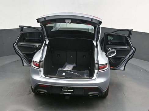 New 2026 Porsche Macan AWD/4WD image 46