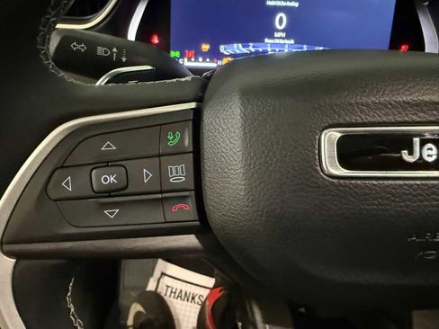 Used 2023 Jeep Grand Cherokee Limited w/ Black Appearance Package image 30