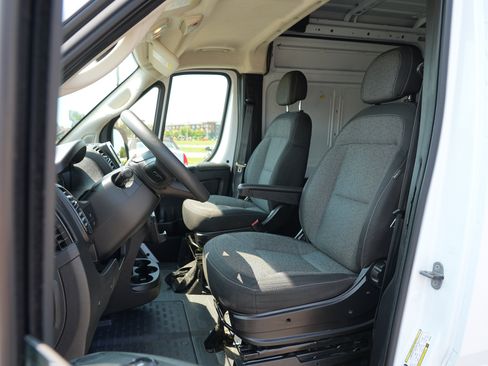 Used 2023 RAM ProMaster 2500 FWD image 12